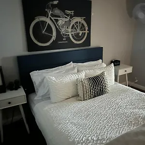  Apartment Morris Park Area