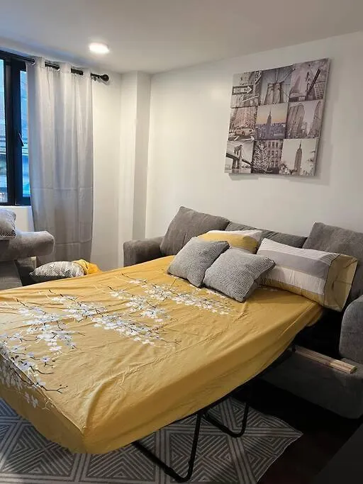 Cozy 1 Bedroom With Outdoor Patio Space Nowy Jork