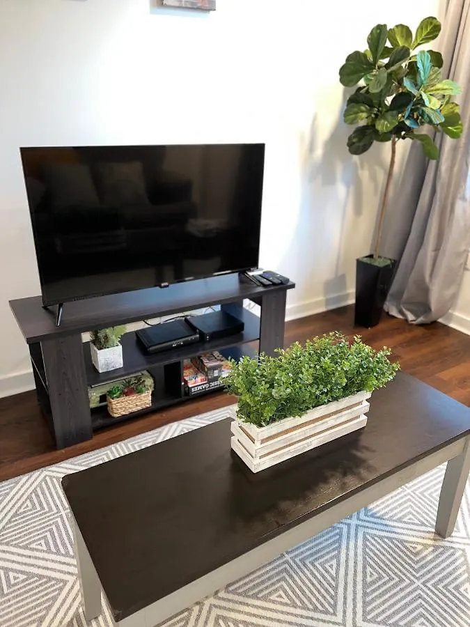 Cozy 1 Bedroom With Outdoor Patio Space Nowy Jork